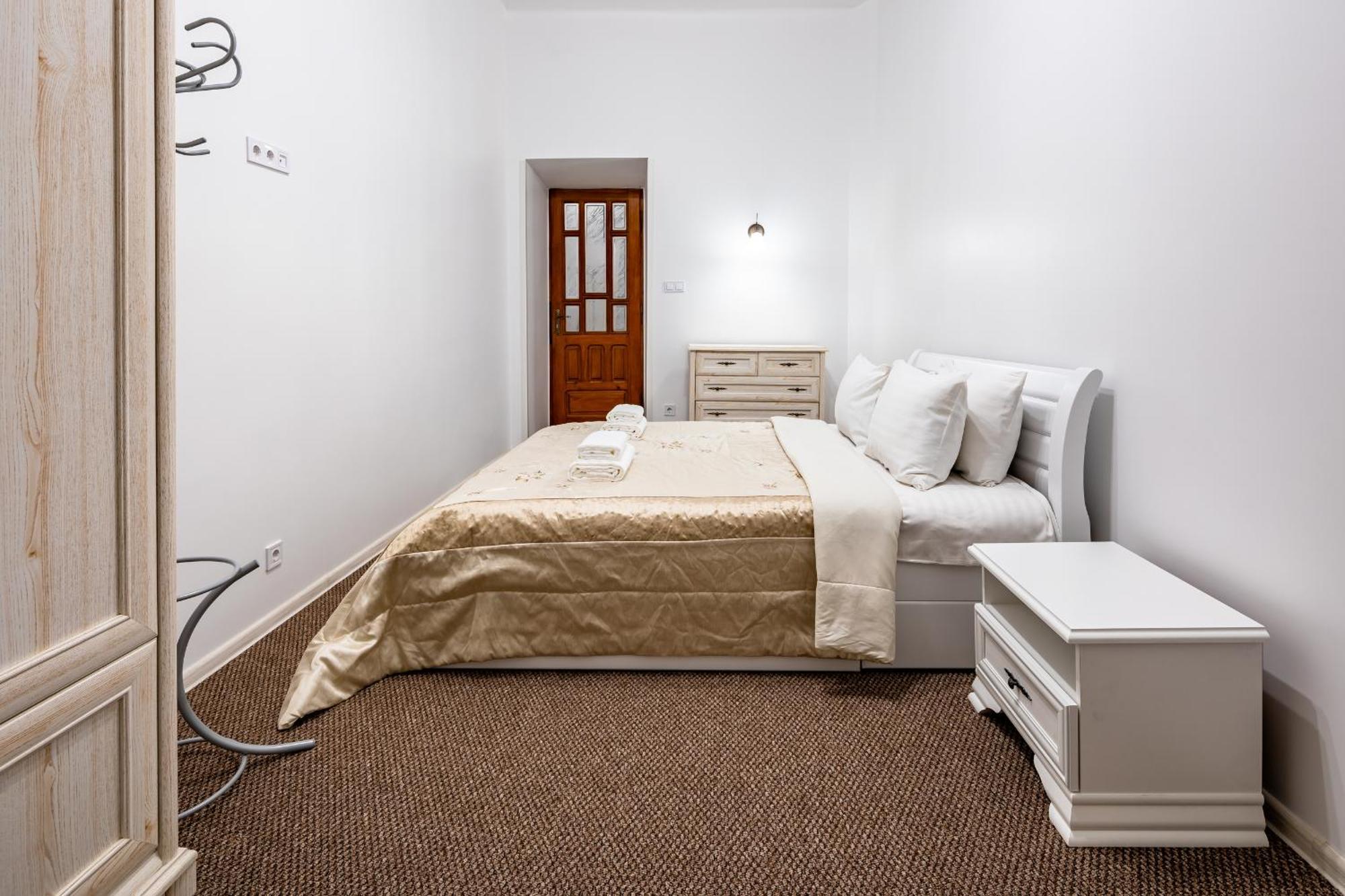 Designer Apartment! The Center! Валова 29 Lviv Ngoại thất bức ảnh