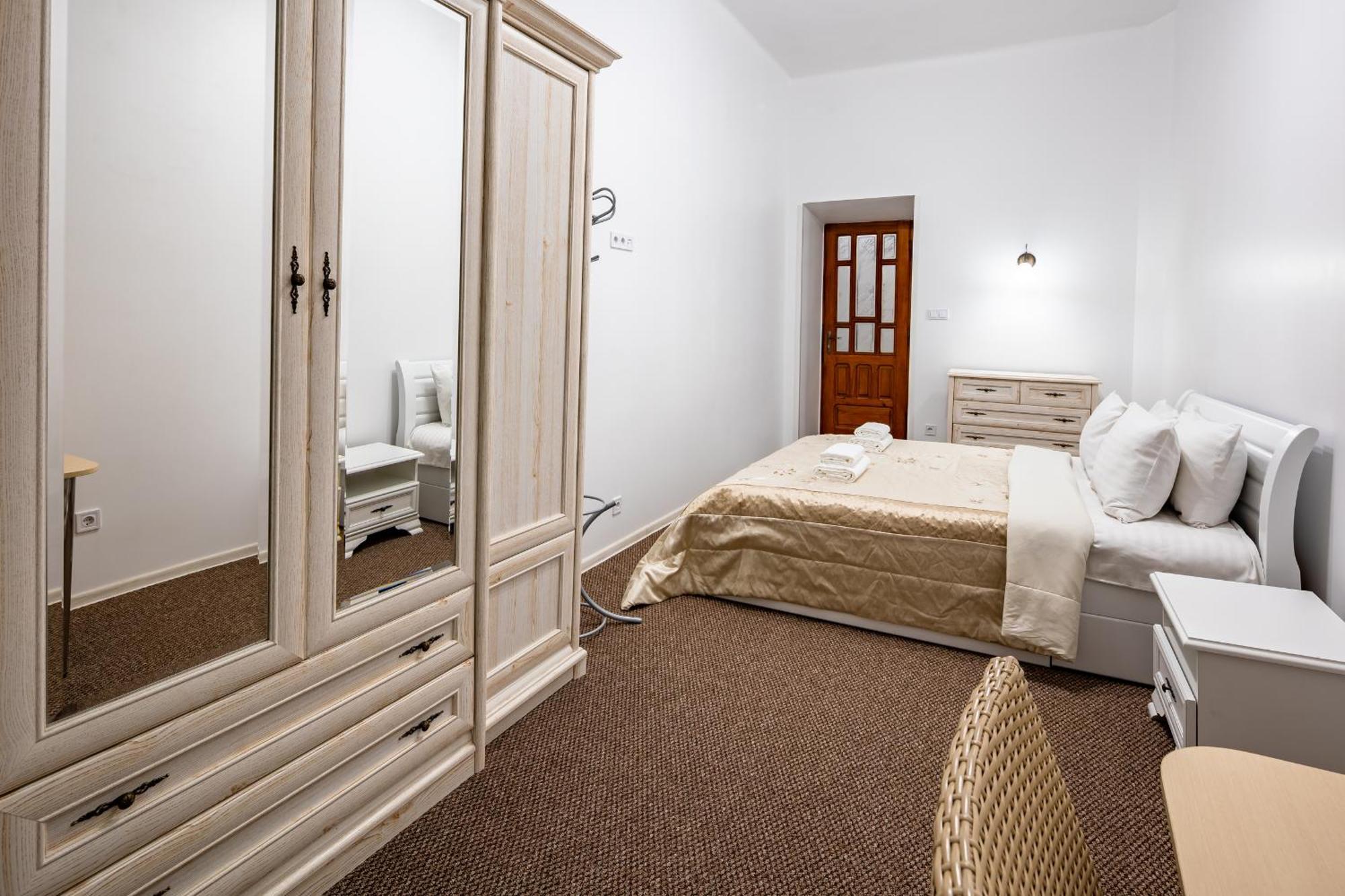 Designer Apartment! The Center! Валова 29 Lviv Ngoại thất bức ảnh